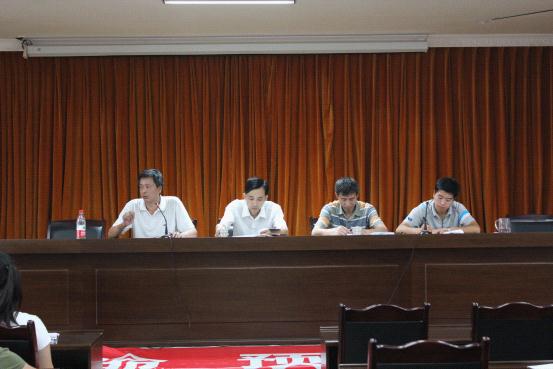 图为:防溺水安全教育讲座