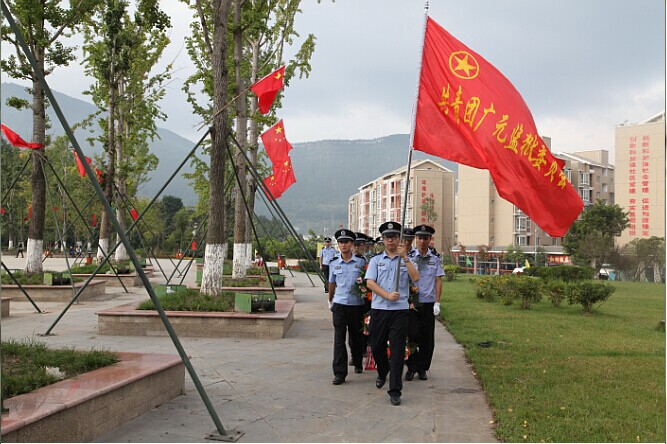 纪念革命先烈整队出发