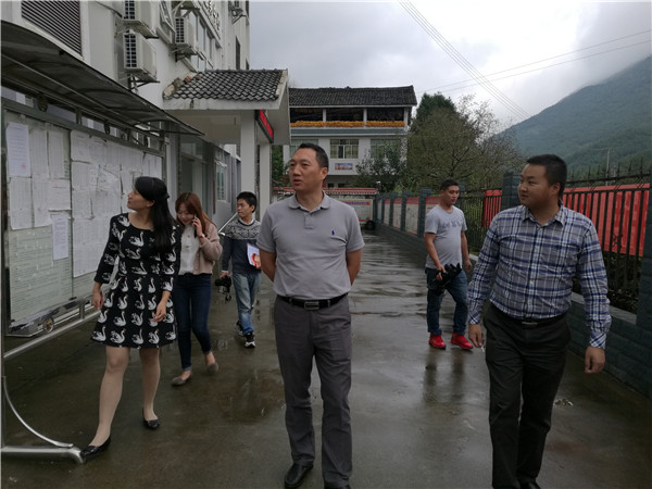2016101314585607.jpg 4在白家乡调研乡团委工作.jpg