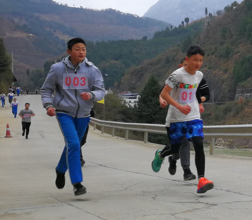 2018121210015808.jpg 朝天大滩中学冬季越野赛.jpg