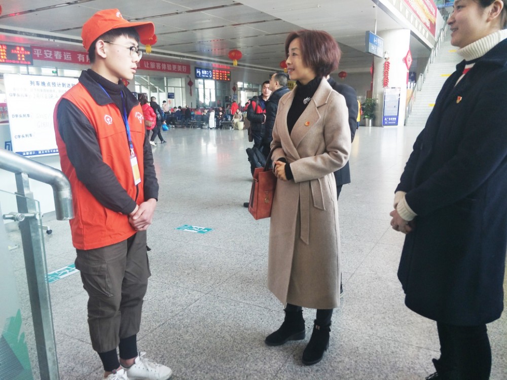 2019021910283503.jpg 询问志愿者情况.jpg