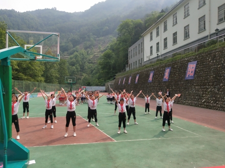 六年级.jpg