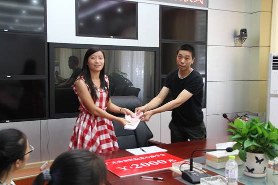 说明: C:\Users\Administrator\Desktop\828政协助学金发放仪式\IMG_2106.JPG