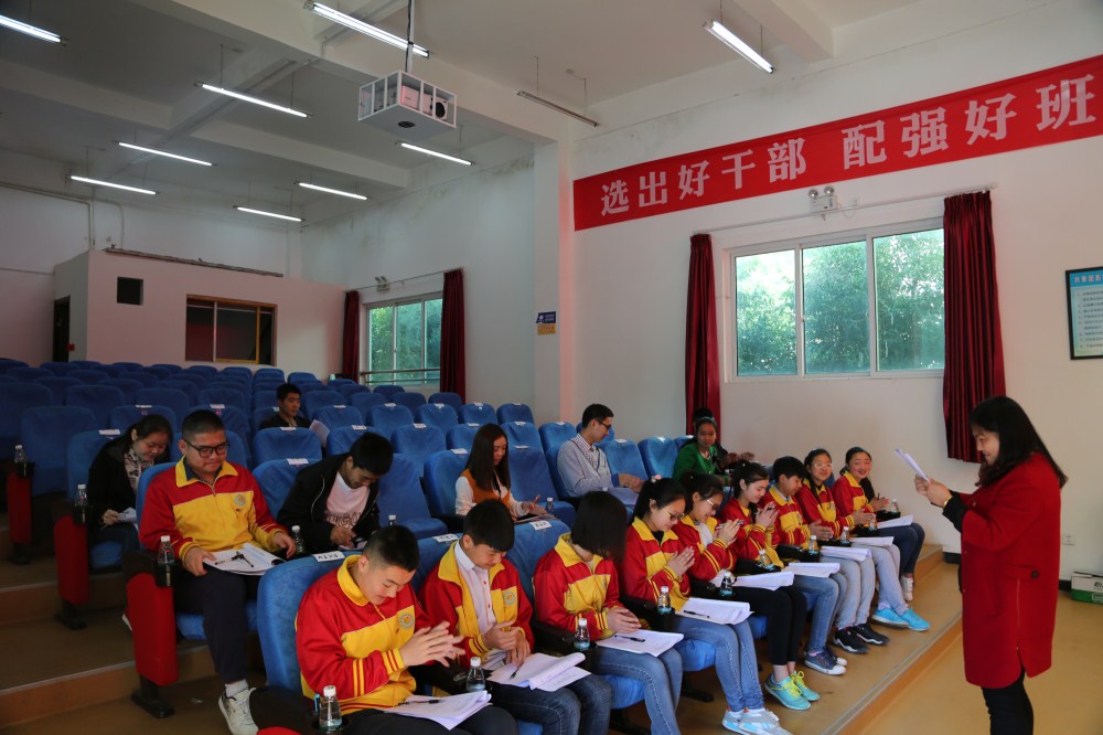 小组讨论.JPG