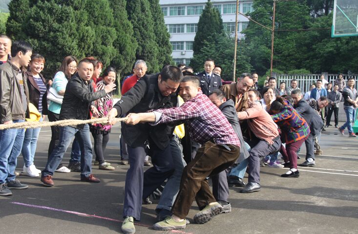 广旺集团赵家坝矿团委、工会举办庆“五四”拔河赛.jpg